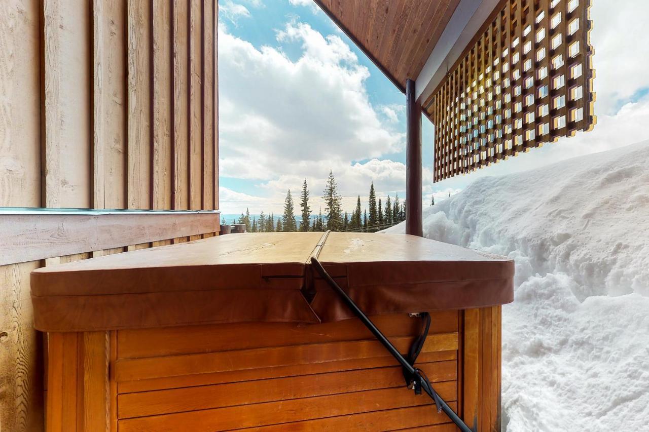 Polar Peak Villa Big White Ski Resort Exterior photo